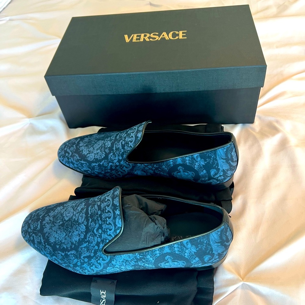Brand New Deadstock Men’s Versace Baroque Silk Slippers/Loafers.
